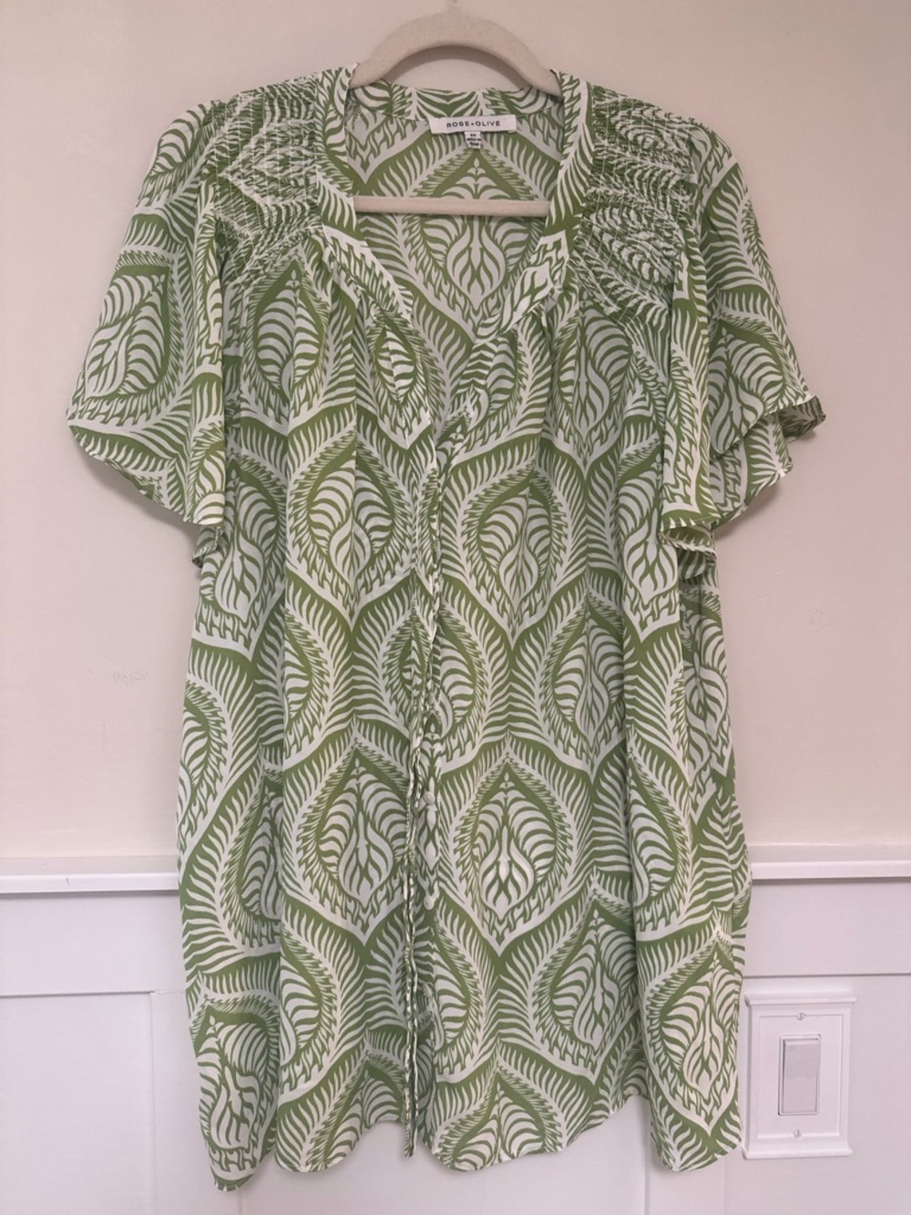 Rose & Olive - Green and White Leaf-Print Short Sleeve Flutter Button up Blouse